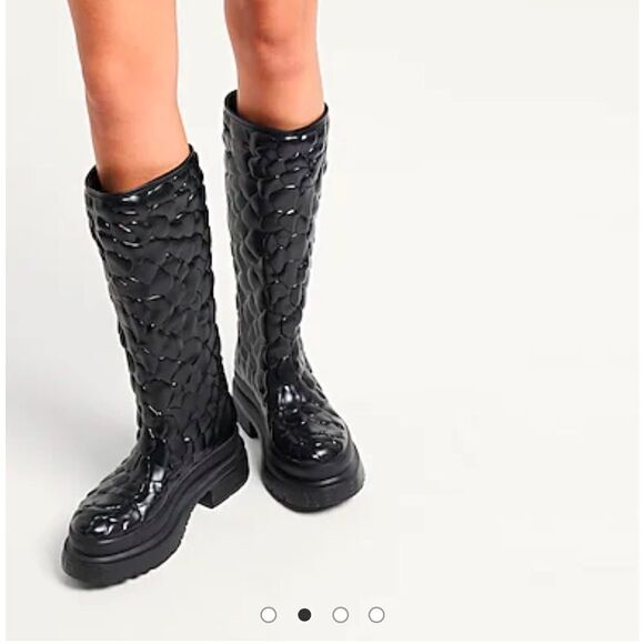 Valentino tall black floral rain boots size 9 New in box - Picture 4 of 4